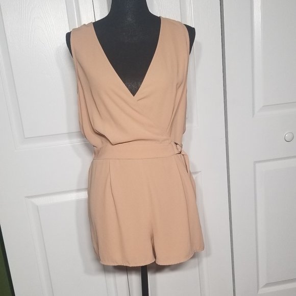 Forever 21 Pants - FREE WITH A $45 ⬆️ PURCHASE!! NWOT Romper Shorts